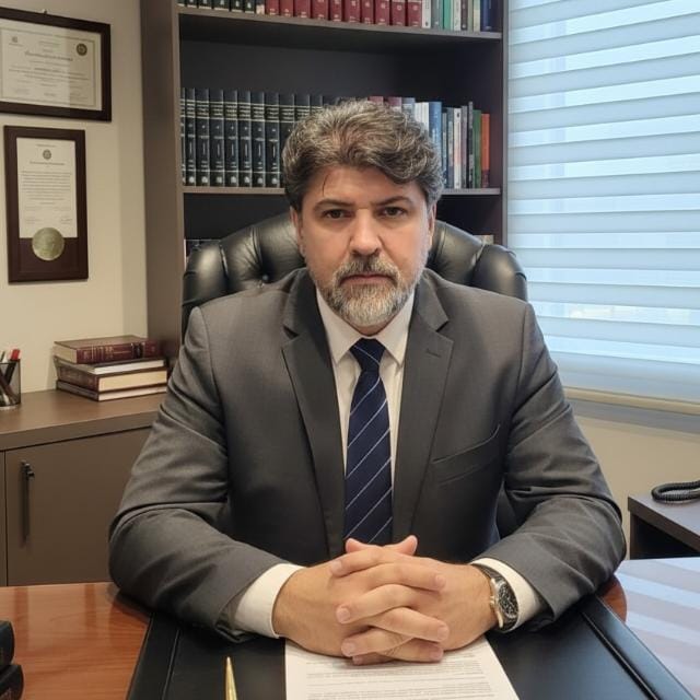 Dr. Ricardo Lima
